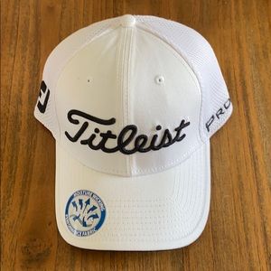 Men’s Titleist mesh cap